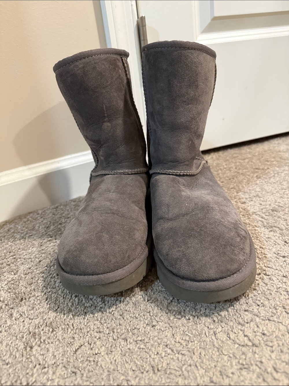 UGG Classic Short Suede Boot - Gray